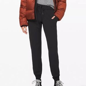 lululemon On The Fly Jogger Woven